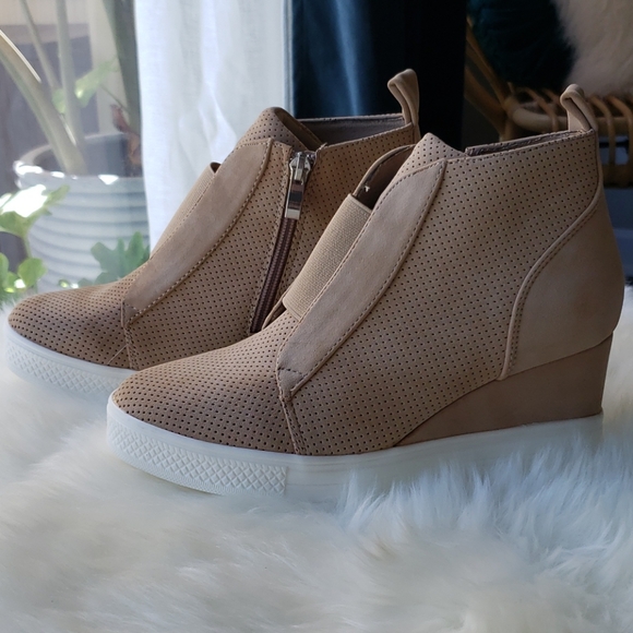❣LAST SZ. 8.5!!❣"ZOEY" WEDGE SNEAKERS - Picture 3 of 5